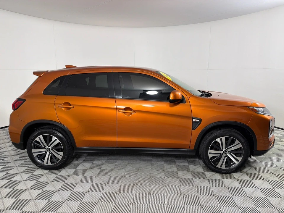 2022 Mitsubishi Outlander - Image 4 of 21