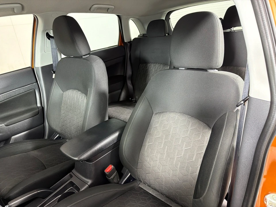 2022 Mitsubishi Outlander - Image 13 of 21