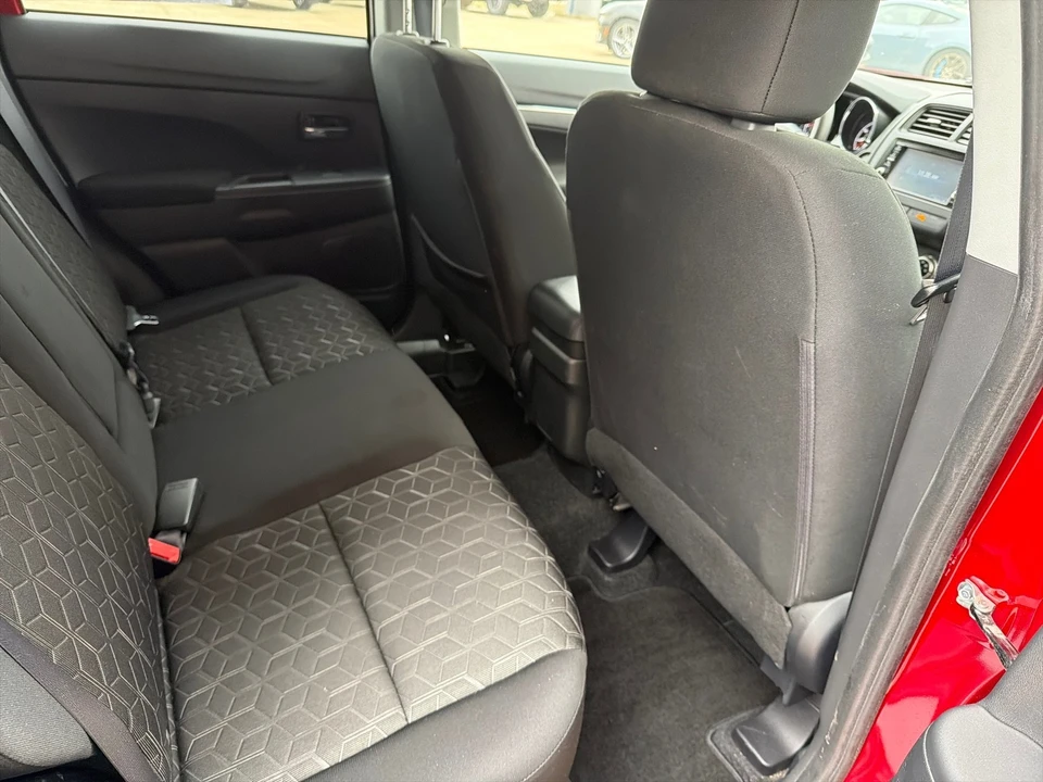 2022 Mitsubishi Outlander - Image 13 of 21