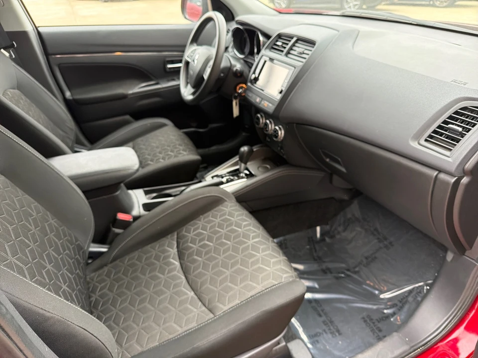 2022 Mitsubishi Outlander - Image 14 of 21