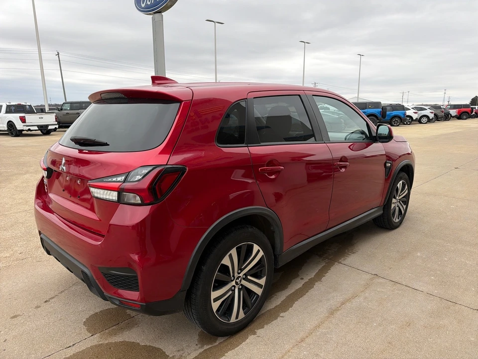 2022 Mitsubishi Outlander - Image 8 of 21