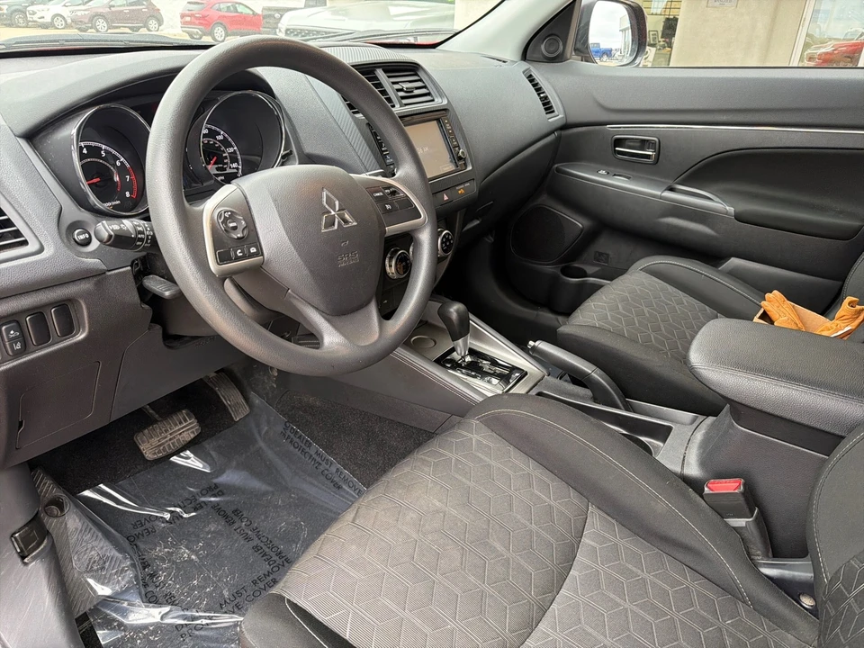 2022 Mitsubishi Outlander - Image 20 of 21