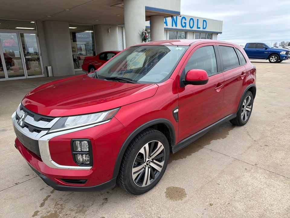 2022 Mitsubishi Outlander - Image 2 of 21