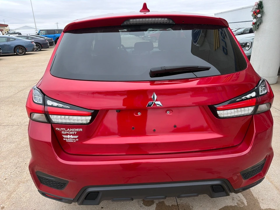 2022 Mitsubishi Outlander - Image 7 of 21