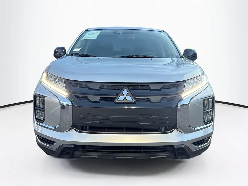 2022 Mitsubishi Outlander - Image 2 of 12