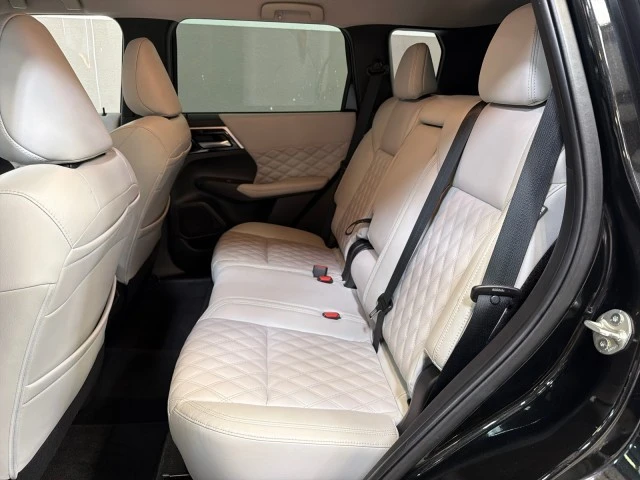 2022 Mitsubishi Outlander - Image 23 of 24
