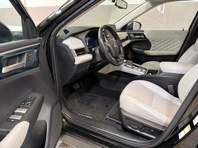 2022 Mitsubishi Outlander - Image 11 of 24