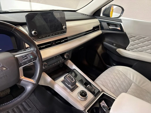 2022 Mitsubishi Outlander - Image 14 of 24