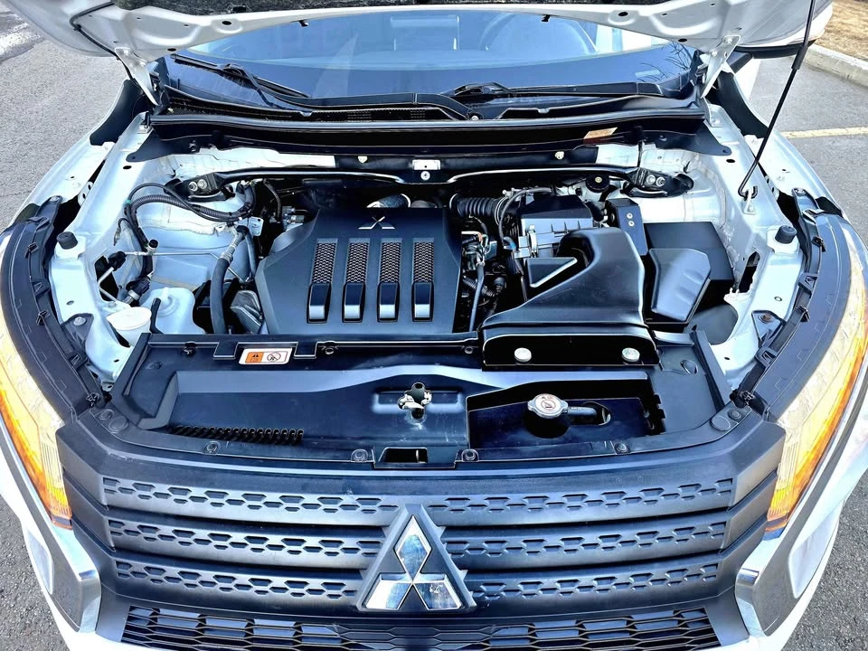 2022 Mitsubishi Eclipse Cross - Image 9 of 17