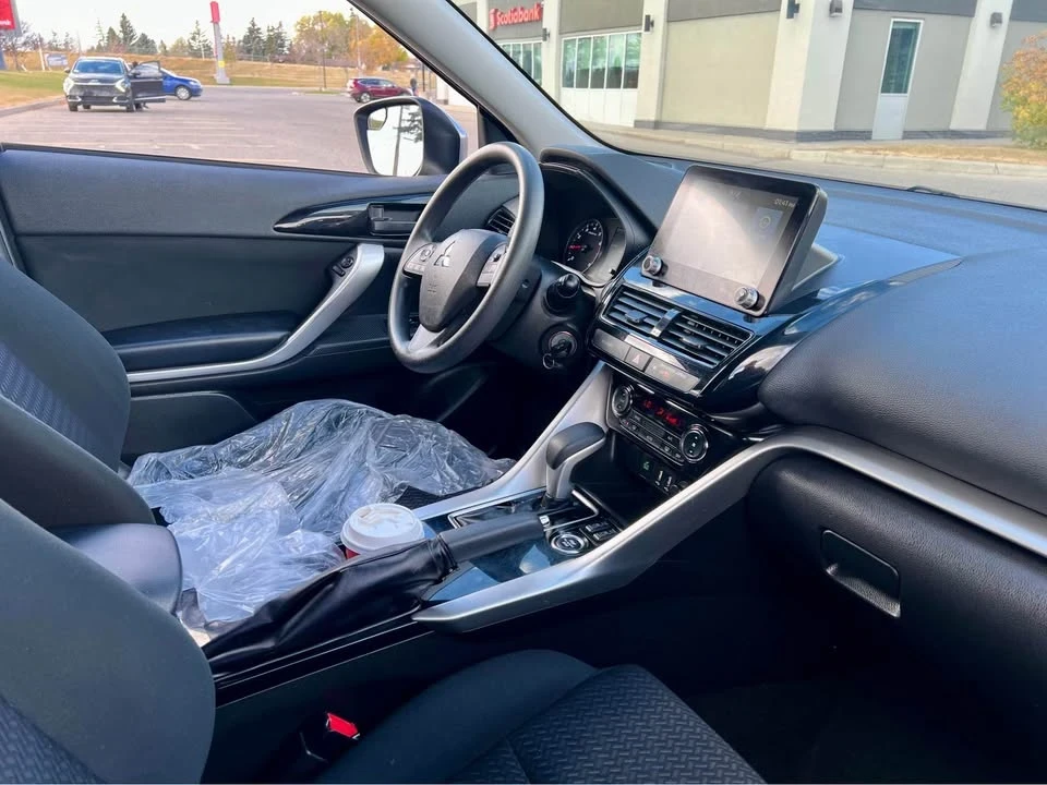 2022 Mitsubishi Eclipse Cross - Image 4 of 16