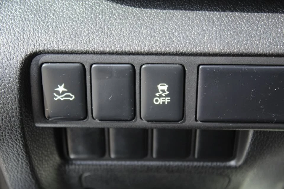 2022 Mitsubishi Eclipse Cross - Image 14 of 19