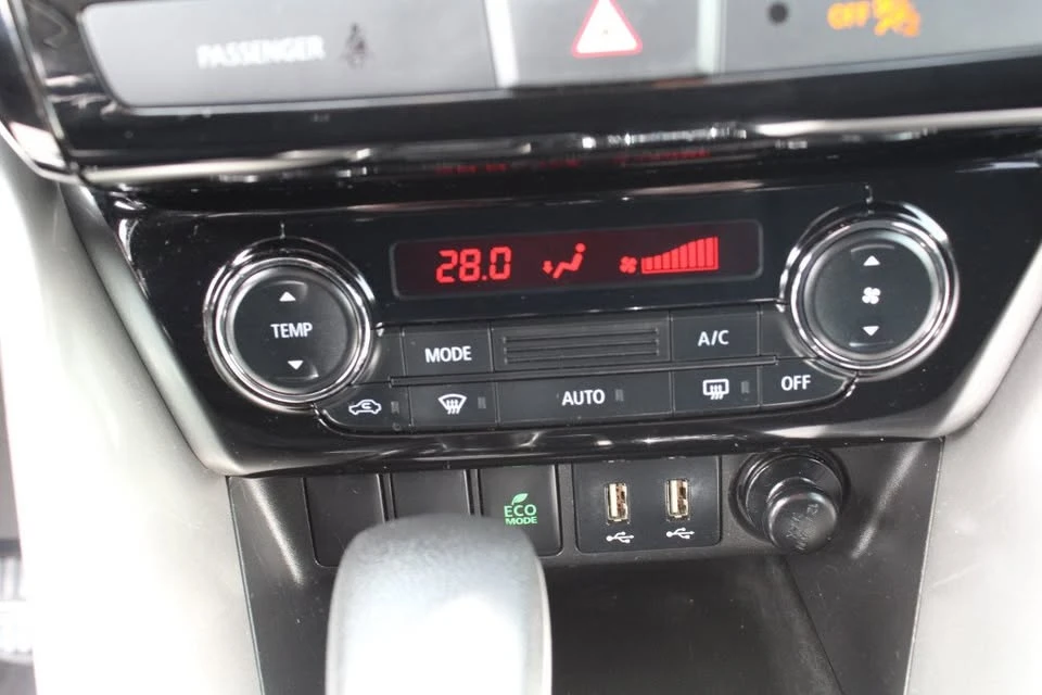 2022 Mitsubishi Eclipse Cross - Image 13 of 19