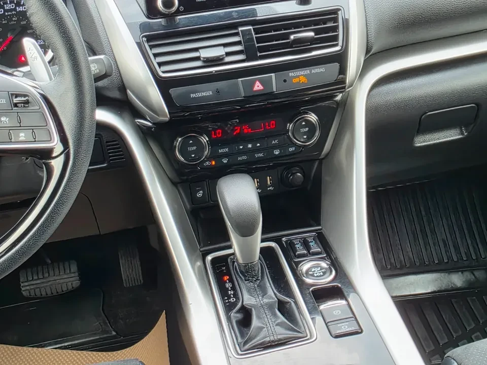 2022 Mitsubishi Eclipse Cross - Image 4 of 9