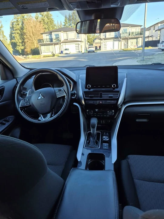 2022 Mitsubishi Eclipse Cross - Image 4 of 9