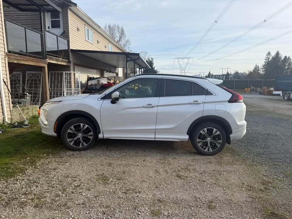 2022 Mitsubishi Eclipse Cross - Image 2 of 8