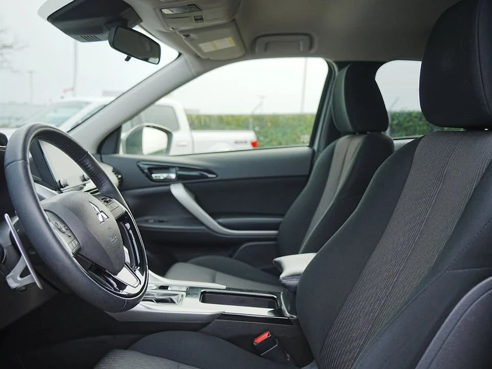 2022 Mitsubishi Eclipse Cross - Image 13 of 18