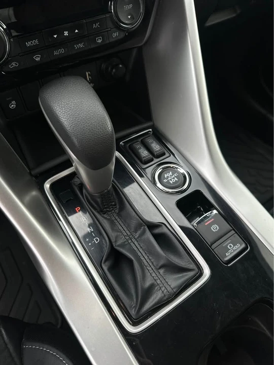 2022 Mitsubishi Eclipse Cross - Image 16 of 19