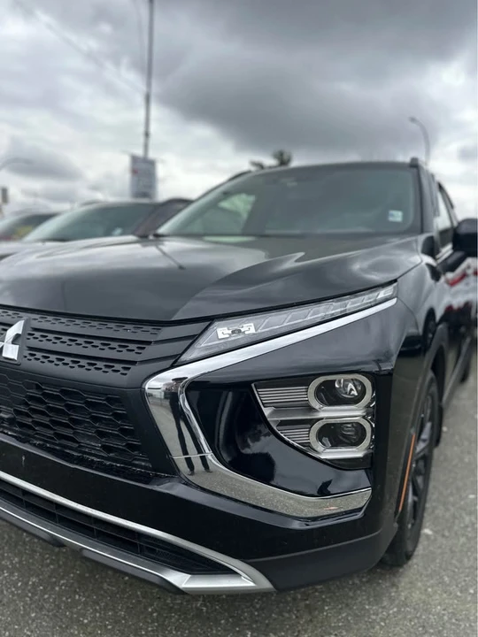 2022 Mitsubishi Eclipse Cross - Image 2 of 19