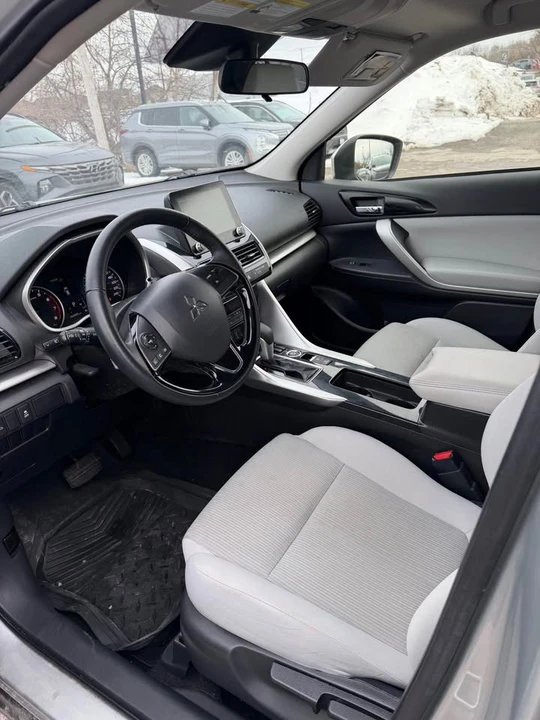 2022 Mitsubishi Eclipse Cross - Image 5 of 7
