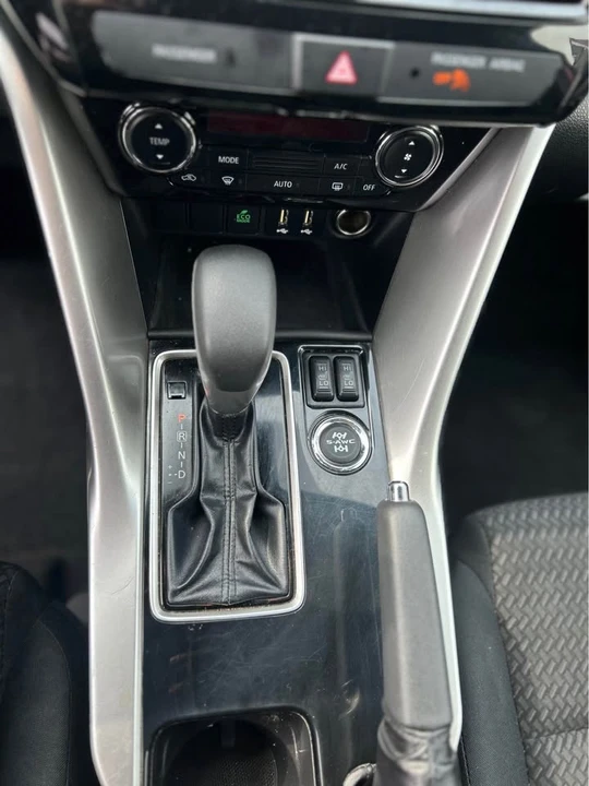 2022 Mitsubishi Eclipse Cross - Image 13 of 19