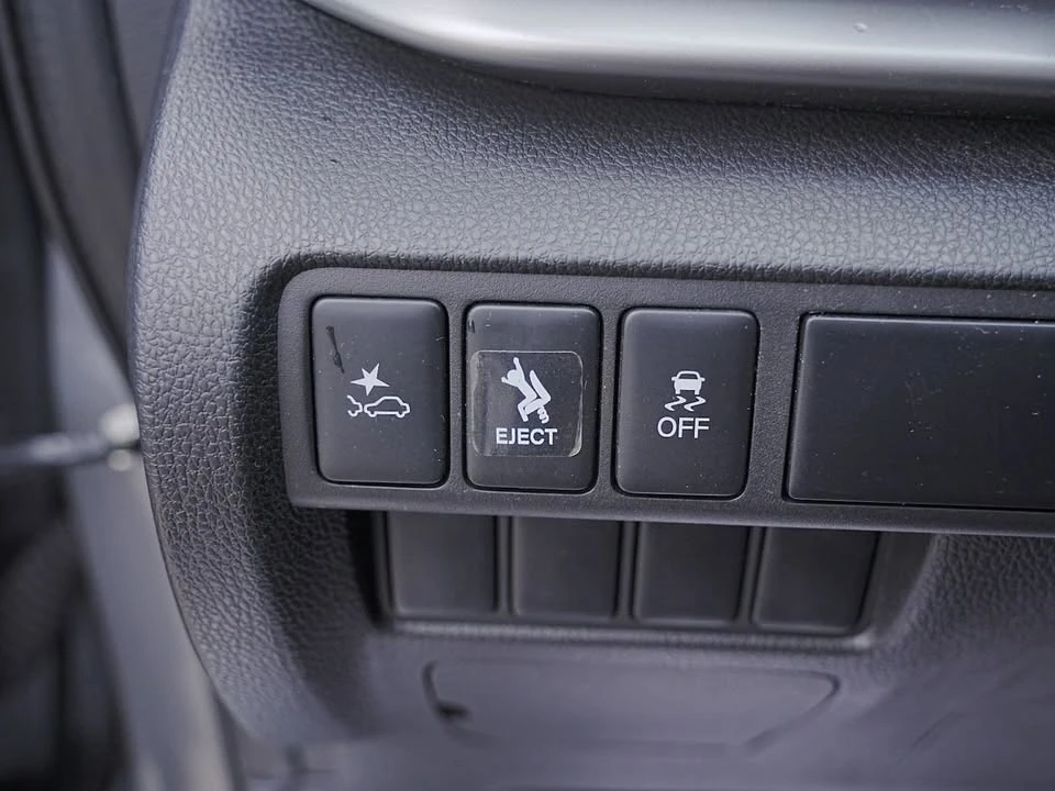 2022 Mitsubishi Eclipse Cross - Image 15 of 19