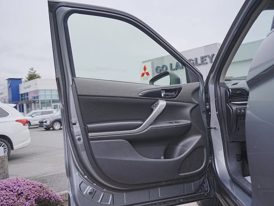 2022 Mitsubishi Eclipse Cross - Image 11 of 19