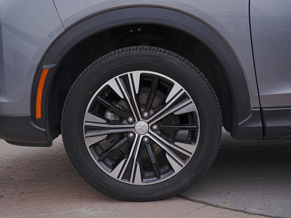 2022 Mitsubishi Eclipse Cross - Image 9 of 19