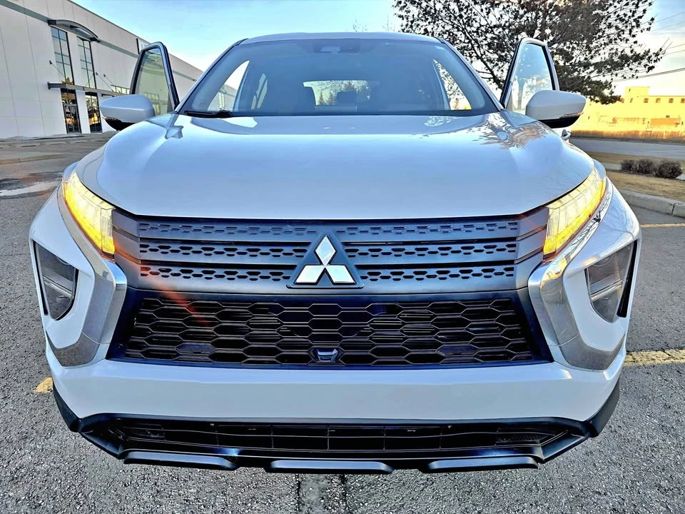 2022 Mitsubishi Eclipse Cross - Image 2 of 16