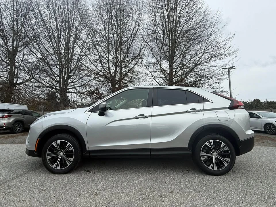 2022 Mitsubishi Eclipse Cross - Image 2 of 19