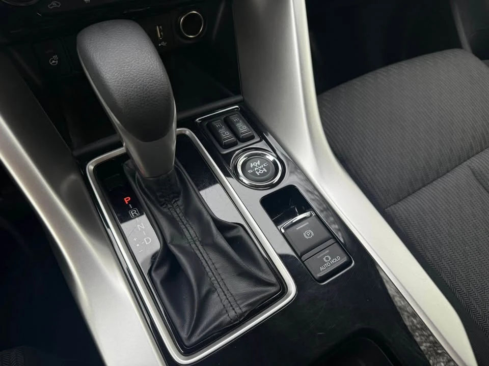 2022 Mitsubishi Eclipse Cross - Image 12 of 19