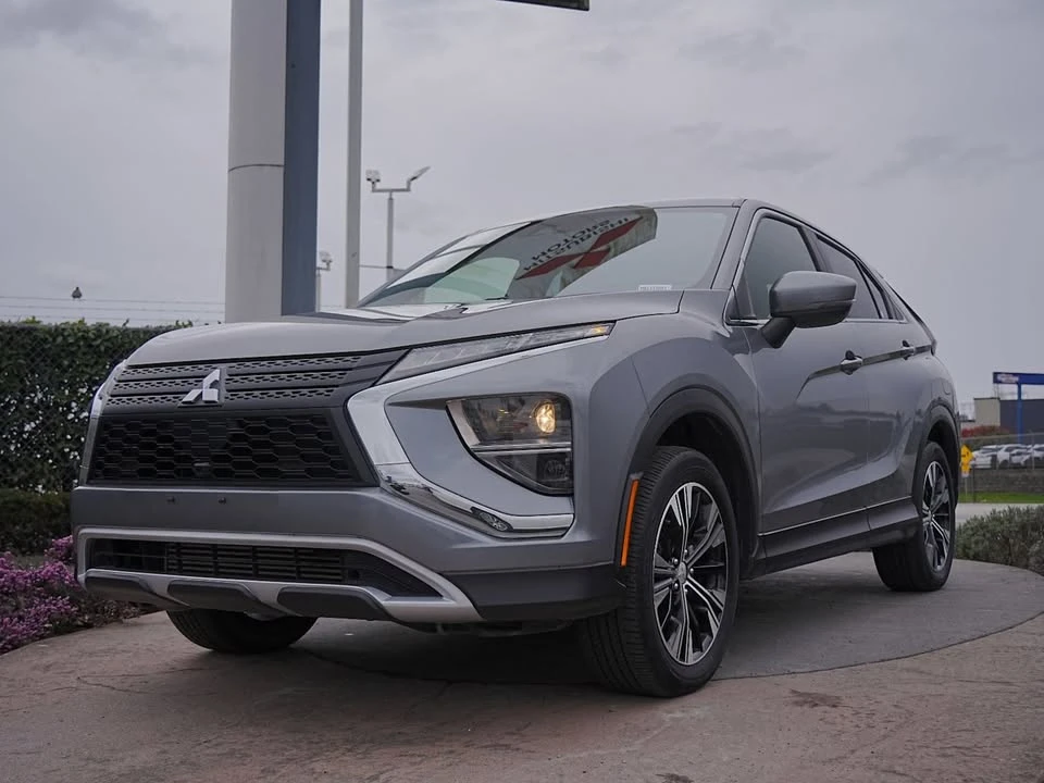 2022 Mitsubishi Eclipse Cross - Image 2 of 3