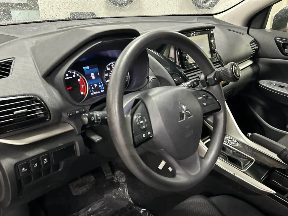 2022 Mitsubishi Eclipse Cross - Image 3 of 20