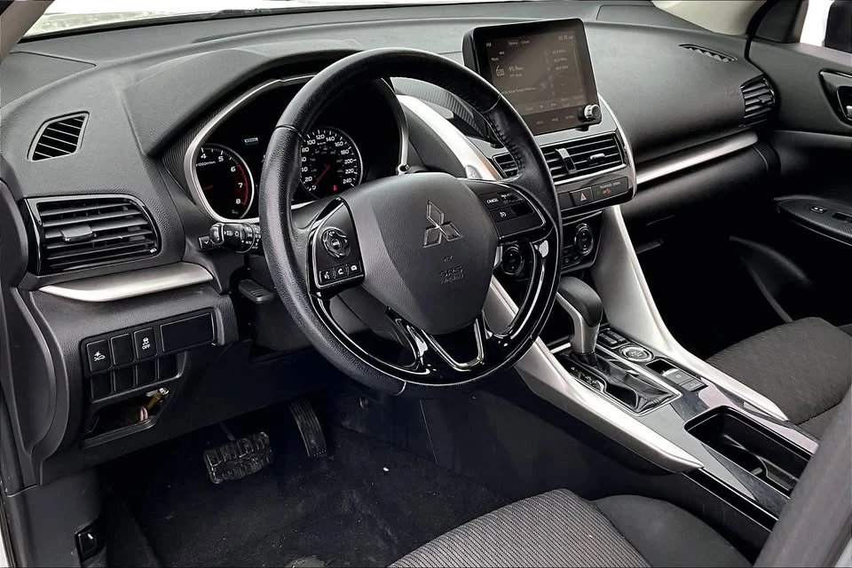 2022 Mitsubishi Eclipse Cross - Image 2 of 10
