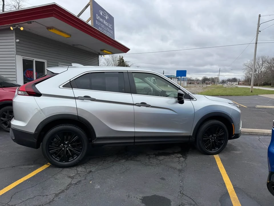 2022 Mitsubishi Eclipse Cross - Image 3 of 19