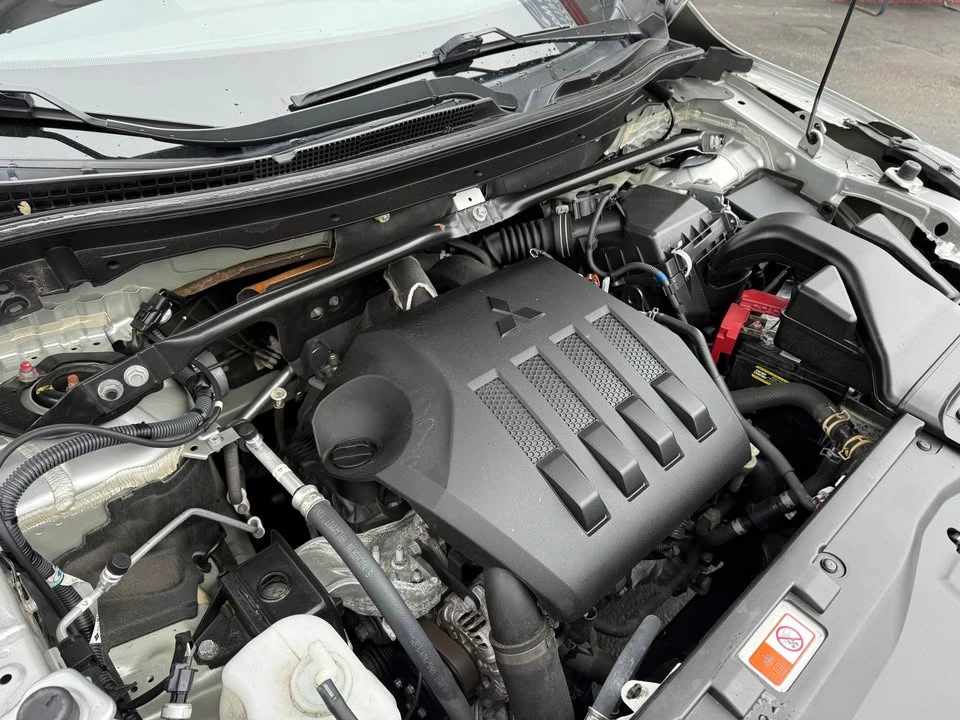 2022 Mitsubishi Eclipse Cross - Image 16 of 19