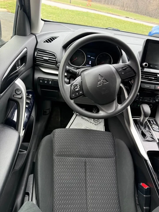 2022 Mitsubishi Eclipse Cross - Image 8 of 19