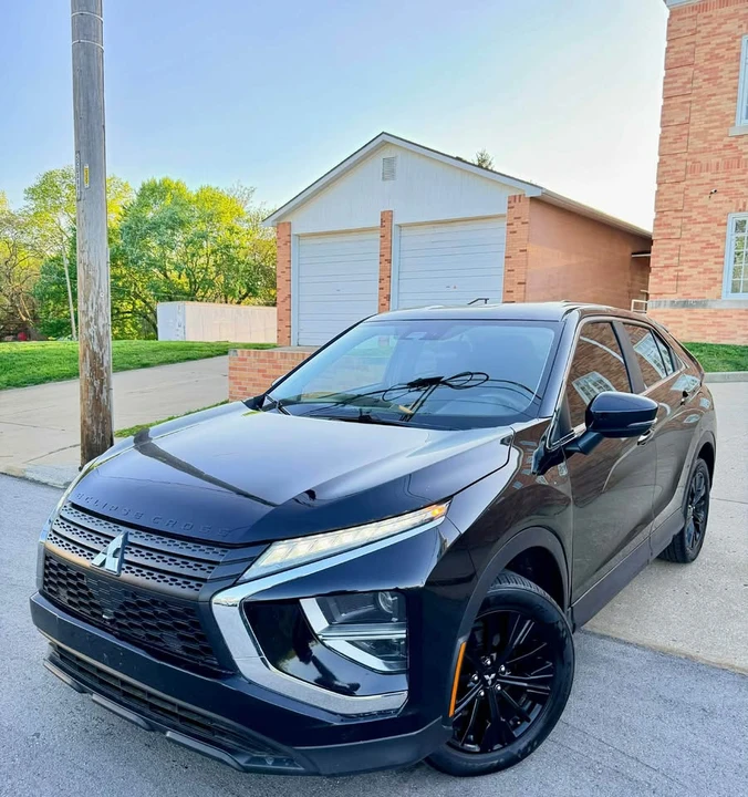 2022 Mitsubishi Eclipse Cross - Image 2 of 20