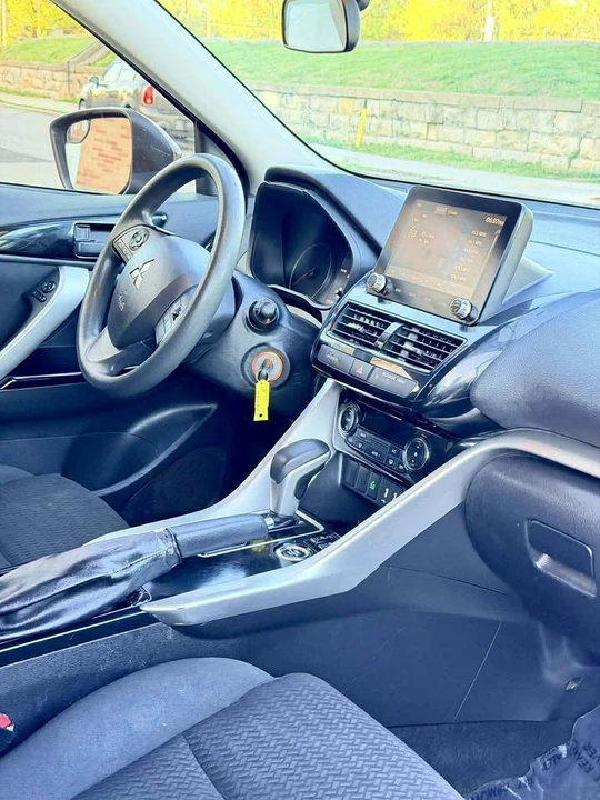 2022 Mitsubishi Eclipse Cross - Image 8 of 20