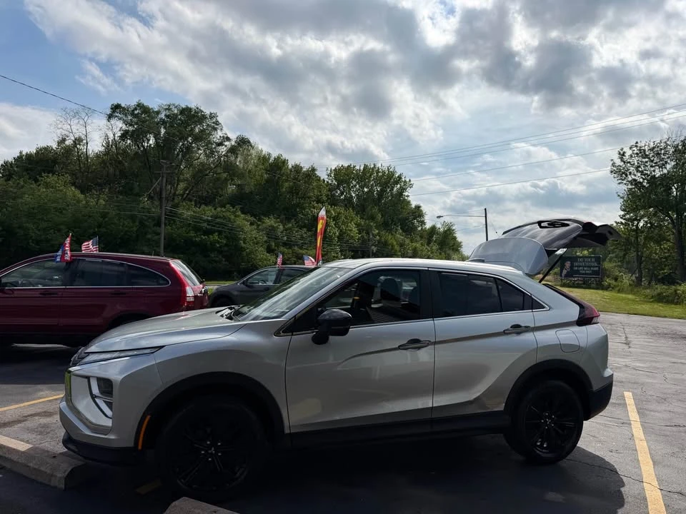 2022 Mitsubishi Eclipse Cross - Image 4 of 18