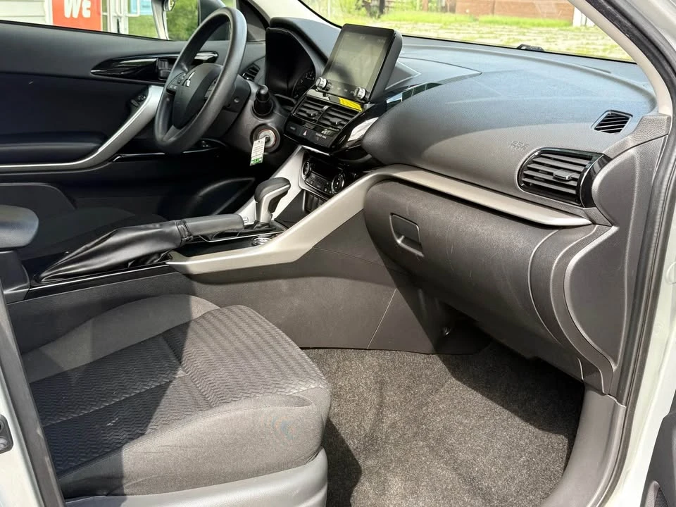 2022 Mitsubishi Eclipse Cross - Image 11 of 18