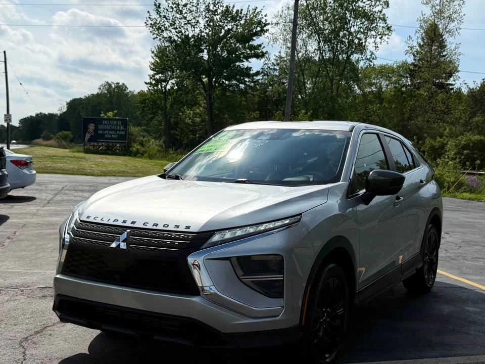 2022 Mitsubishi Eclipse Cross - Image 2 of 18