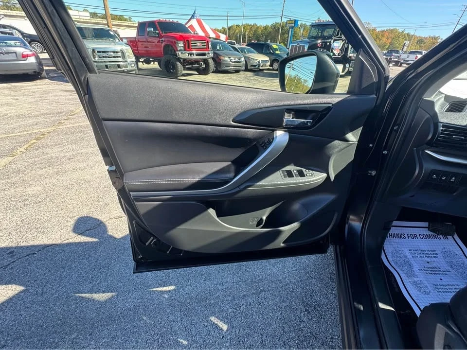 2022 Mitsubishi Eclipse Cross - Image 13 of 18