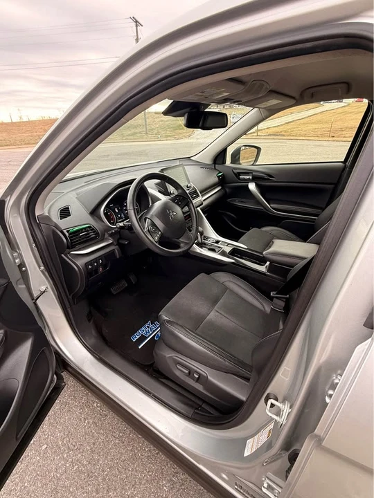2022 Mitsubishi Eclipse Cross - Image 10 of 15