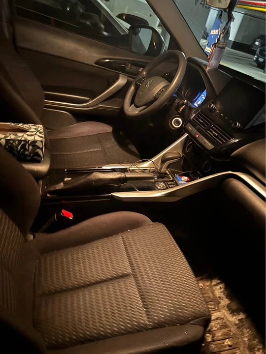 2022 Mitsubishi Eclipse Cross - Image 6 of 10