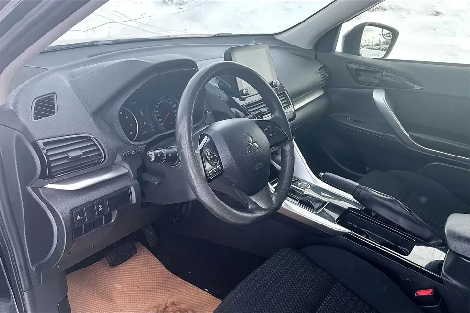 2022 Mitsubishi Eclipse Cross - Image 9 of 20