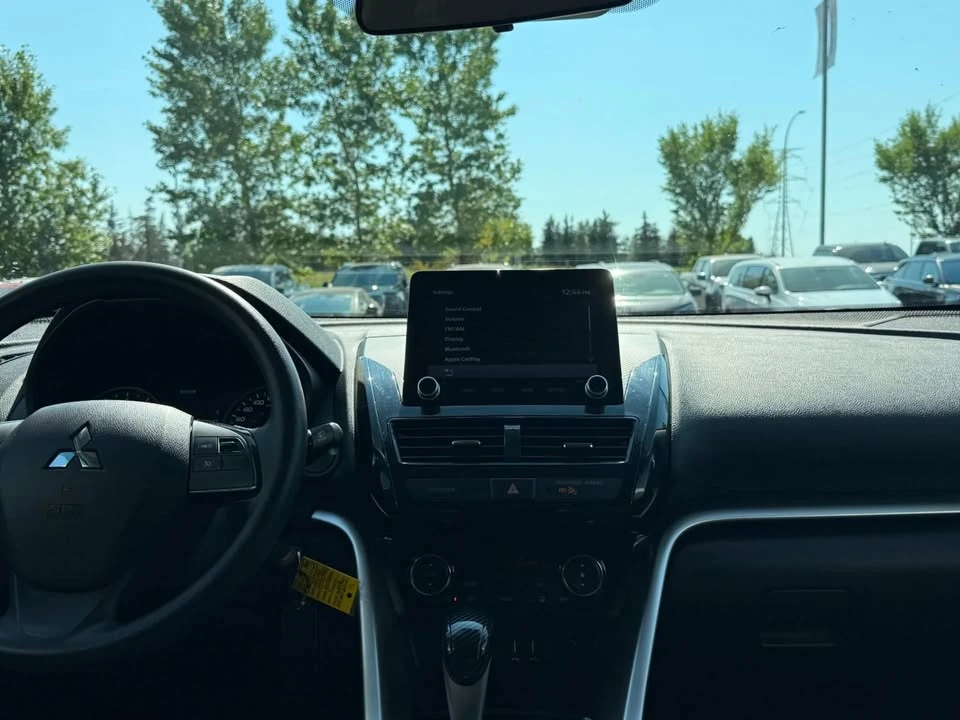 2022 Mitsubishi Eclipse Cross - Image 10 of 17