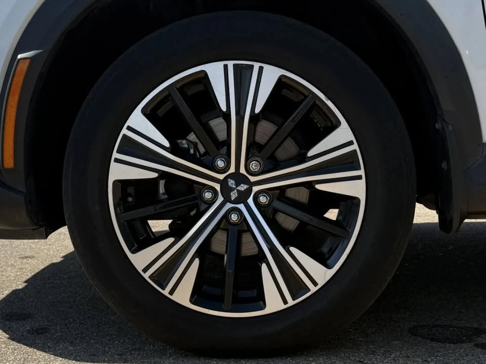 2022 Mitsubishi Eclipse Cross - Image 16 of 17