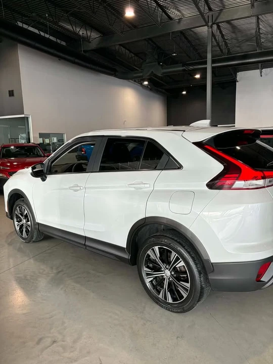 2022 Mitsubishi Eclipse Cross - Image 3 of 19