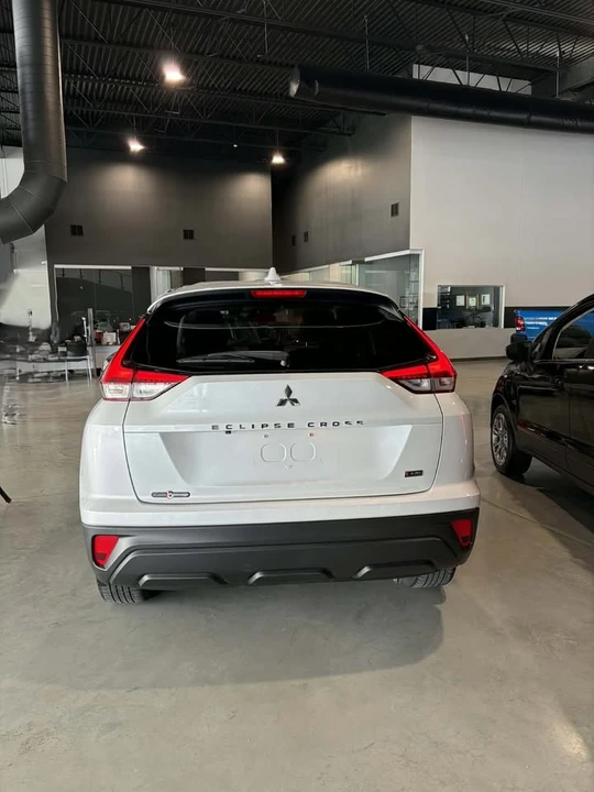 2022 Mitsubishi Eclipse Cross - Image 4 of 19