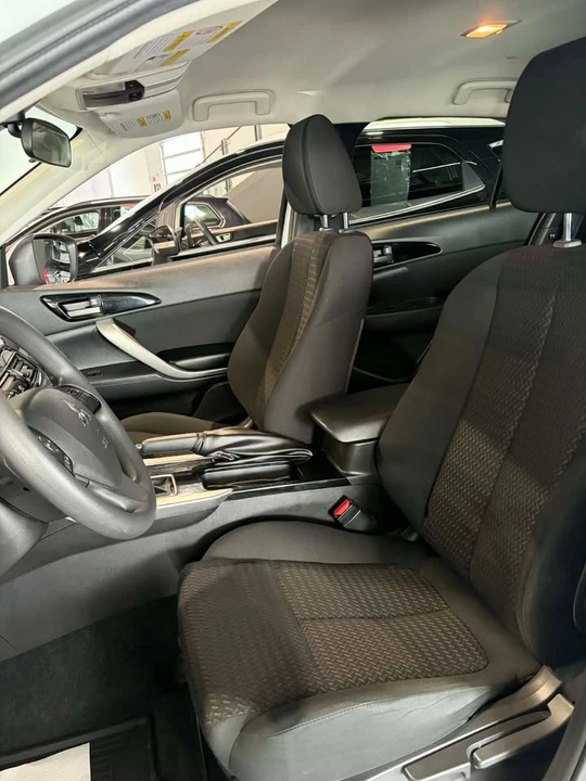 2022 Mitsubishi Eclipse Cross - Image 11 of 19